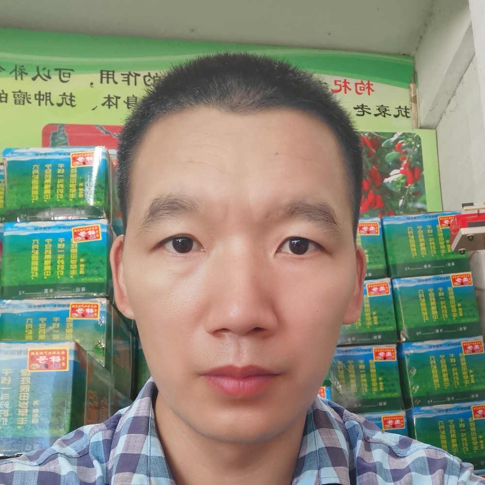 单薄漫步晨阳的照片