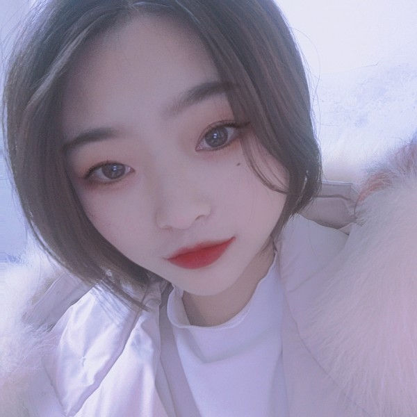 青琯浅吻恬静的照片