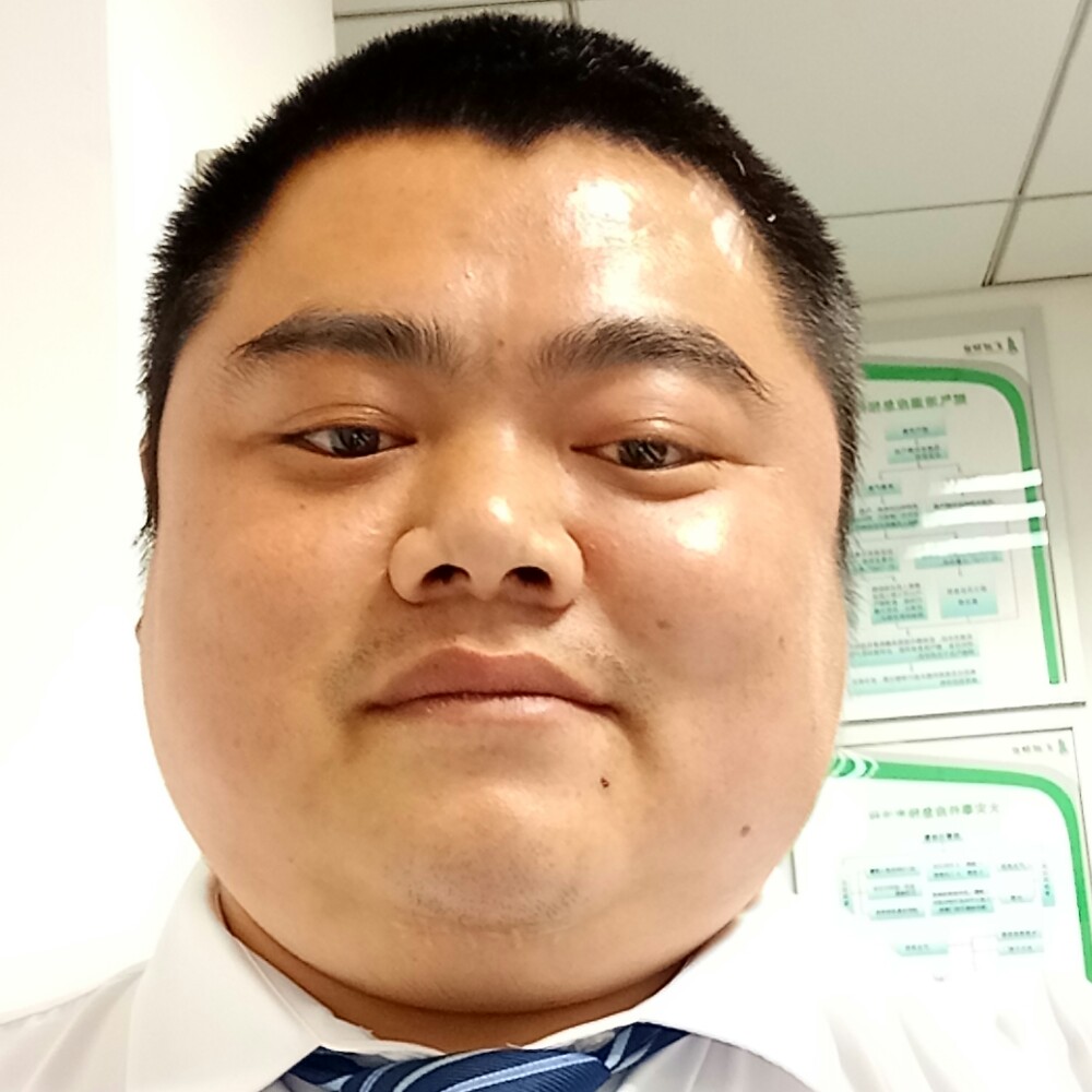 老实小伙的照片