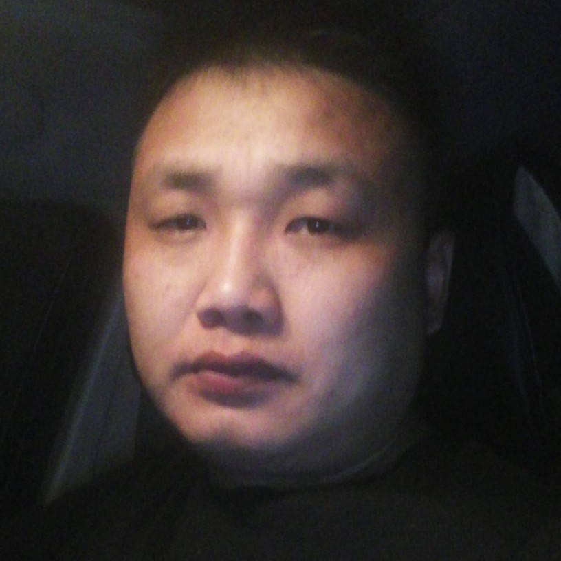留胡子回眸大象的照片