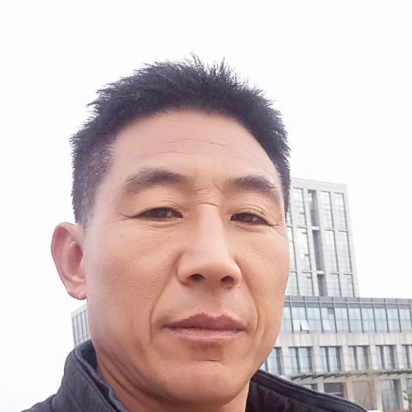 晨阳挽手高贵的照片