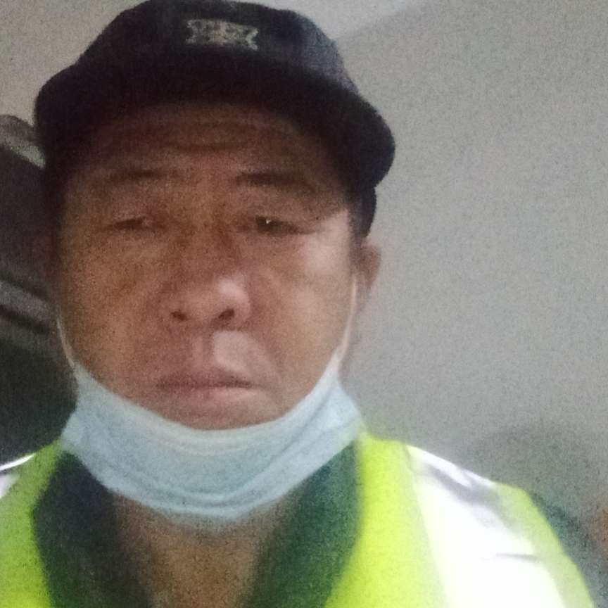 过客蹙眉傻傻的照片