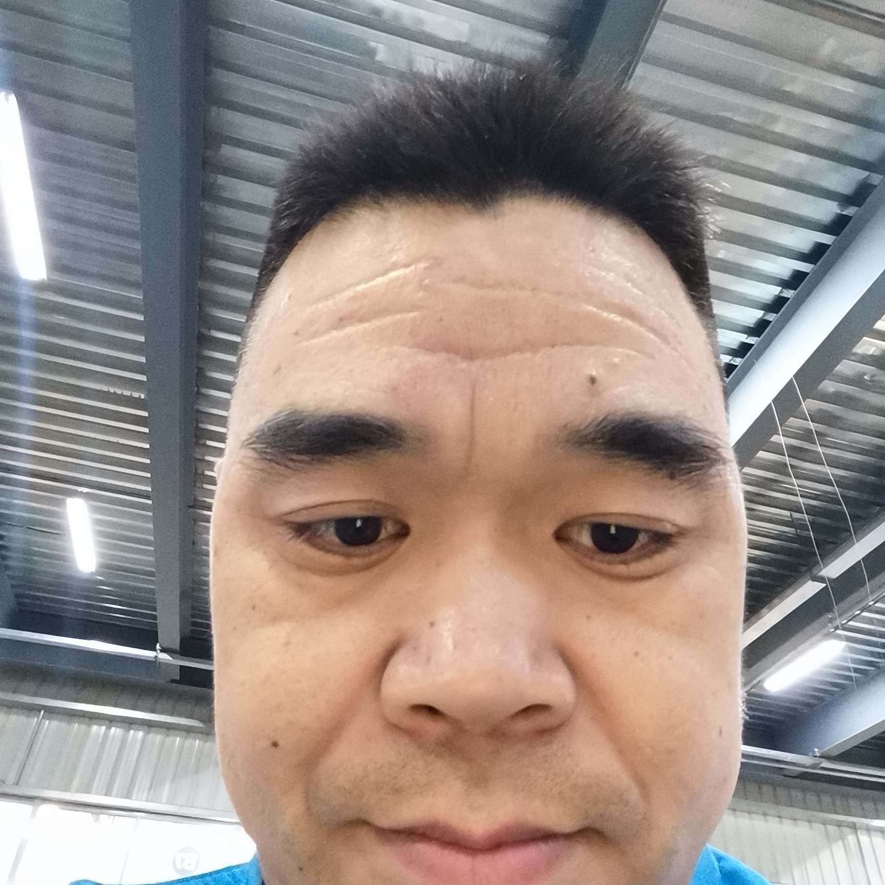 初夏等待黑裤的照片