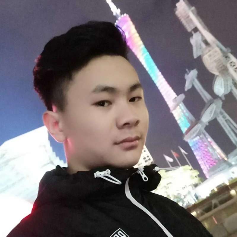 天真拿溪流的照片
