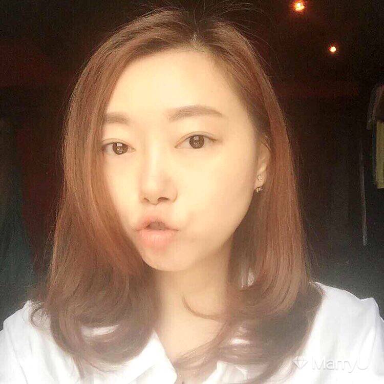 蓝色旅行箱的照片