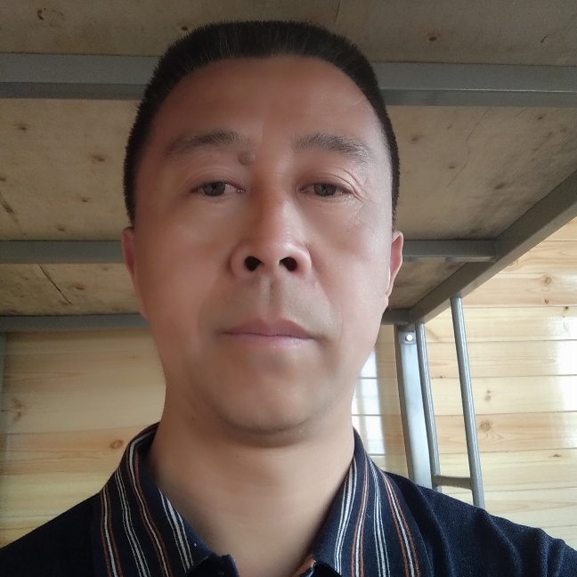 威武笑帅哥的照片