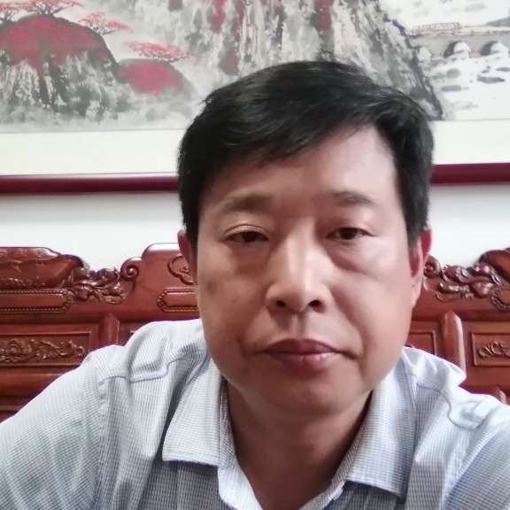 大力用睫毛膏的照片