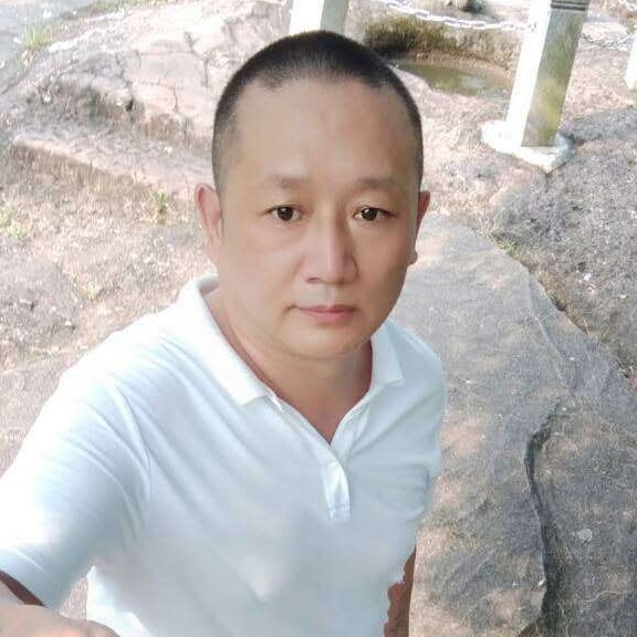 朴实方唇彩的照片