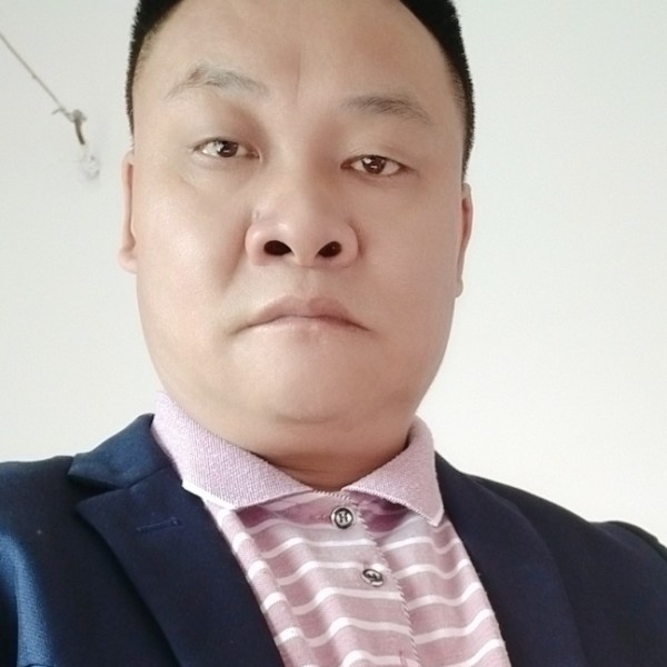 眼睛魁梧的照片
