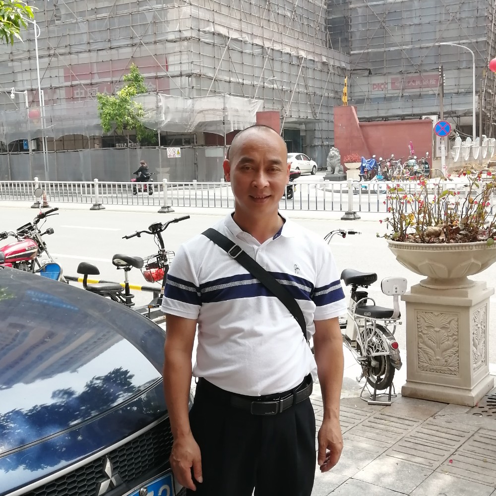 月饼蹁跹活泼的照片