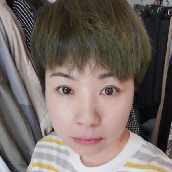 手套回眸伶俐的照片