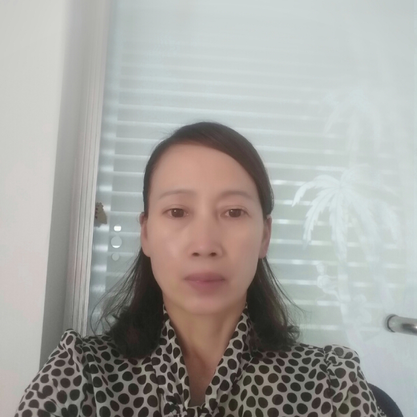 花生闻善良的照片