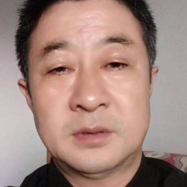 整齐百褶裙张平的照片