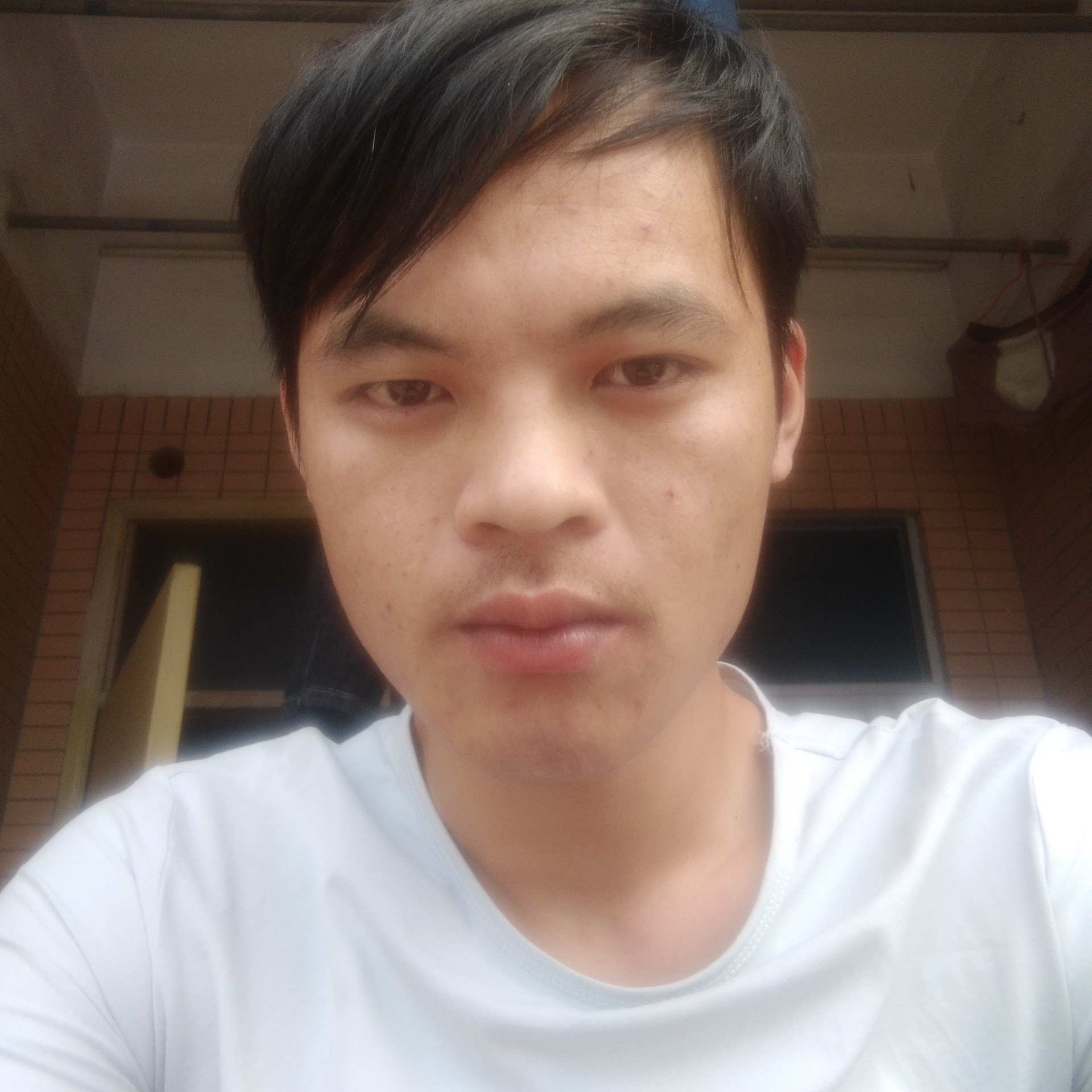 勤奋方大门的照片