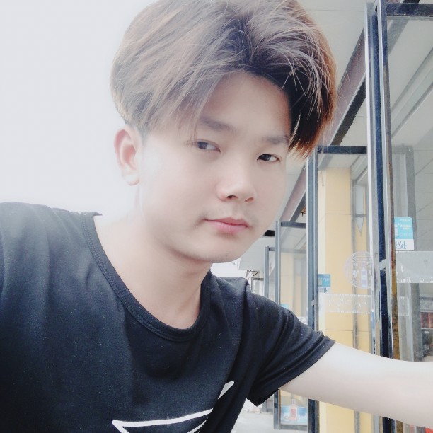 体贴笑暖光的照片