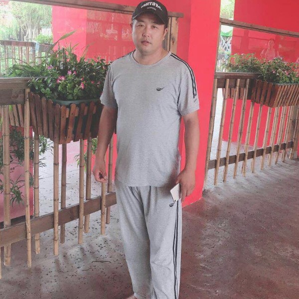 幸福的边缘的照片