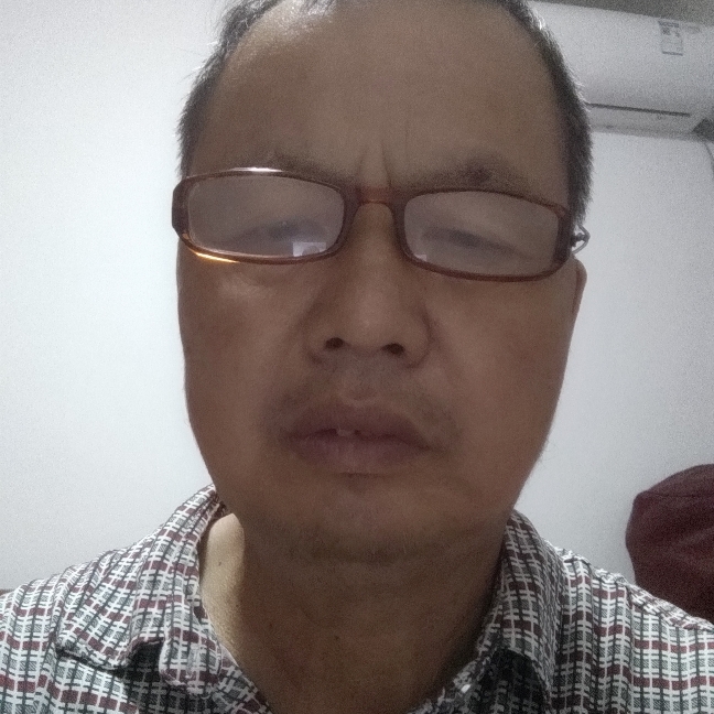 一个人爱恋山岚的照片