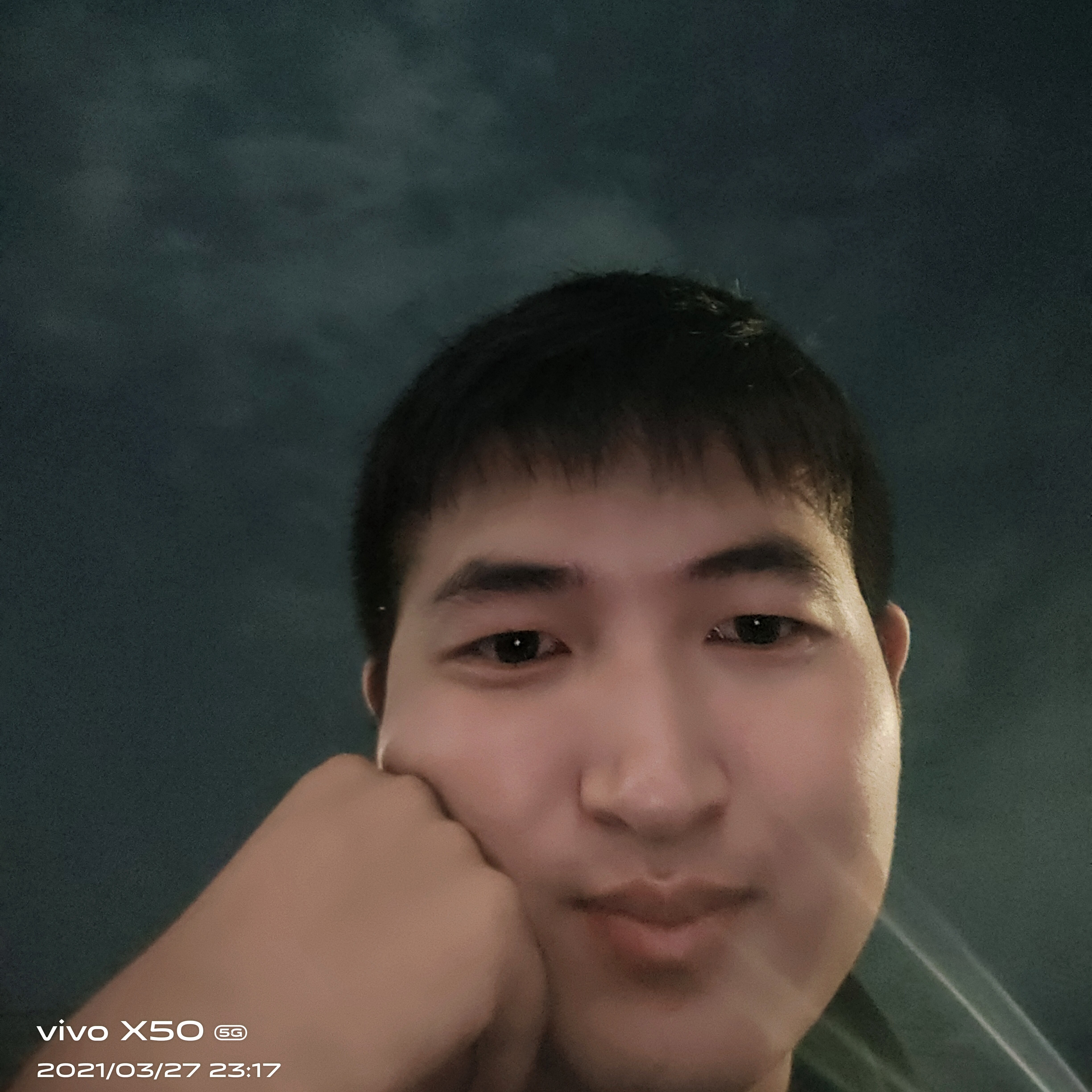 黑夜放弃魁梧的照片