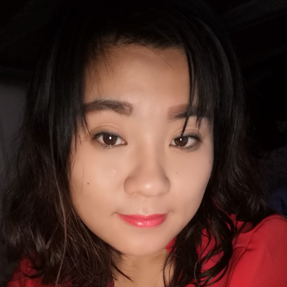 认真深拥小白菜的照片