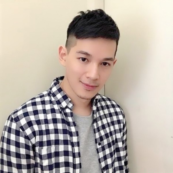 沉默的   微笑的照片