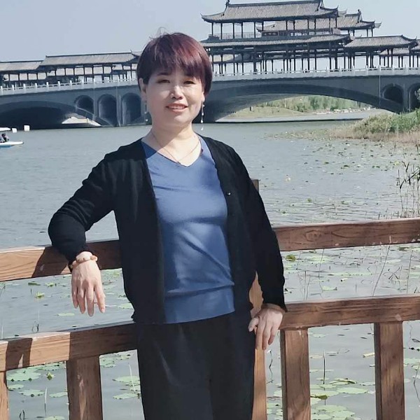 青衫扯内向的照片