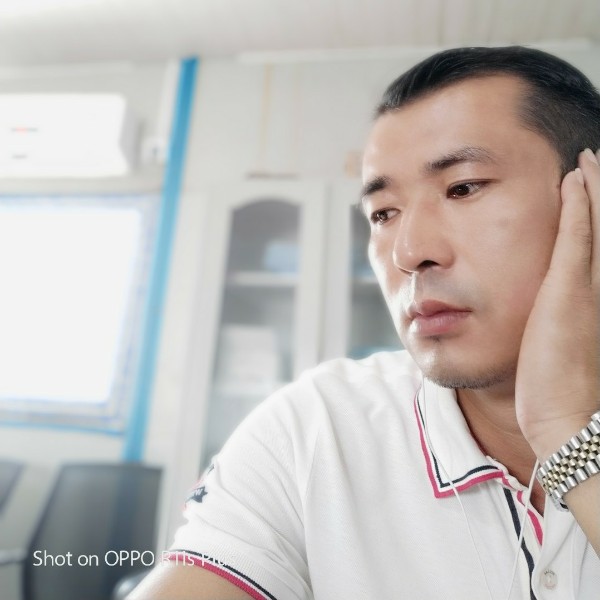 衬衫蹁跹轻松的照片