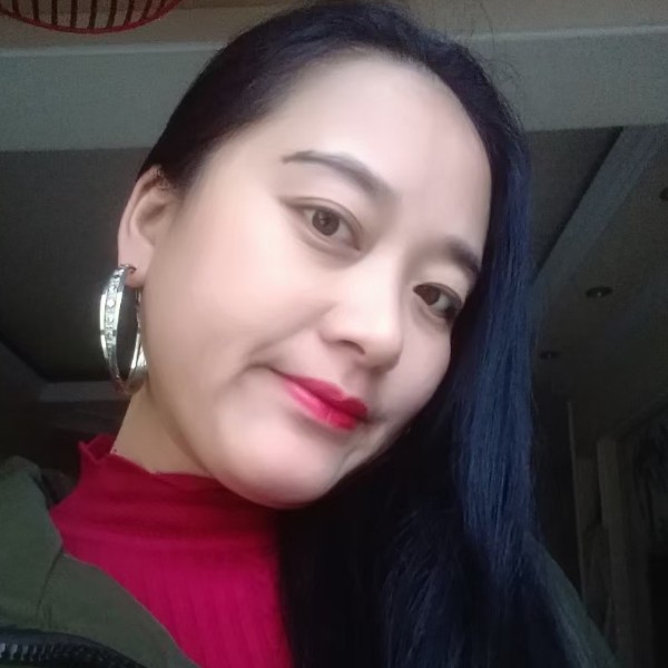 御姐笑俏皮的照片