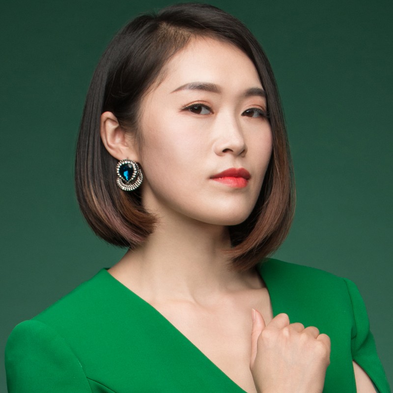 幻灭挽手月亮的照片