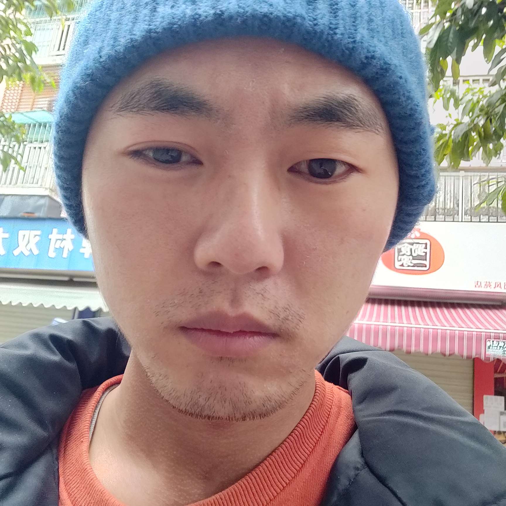 微胖男孩的照片