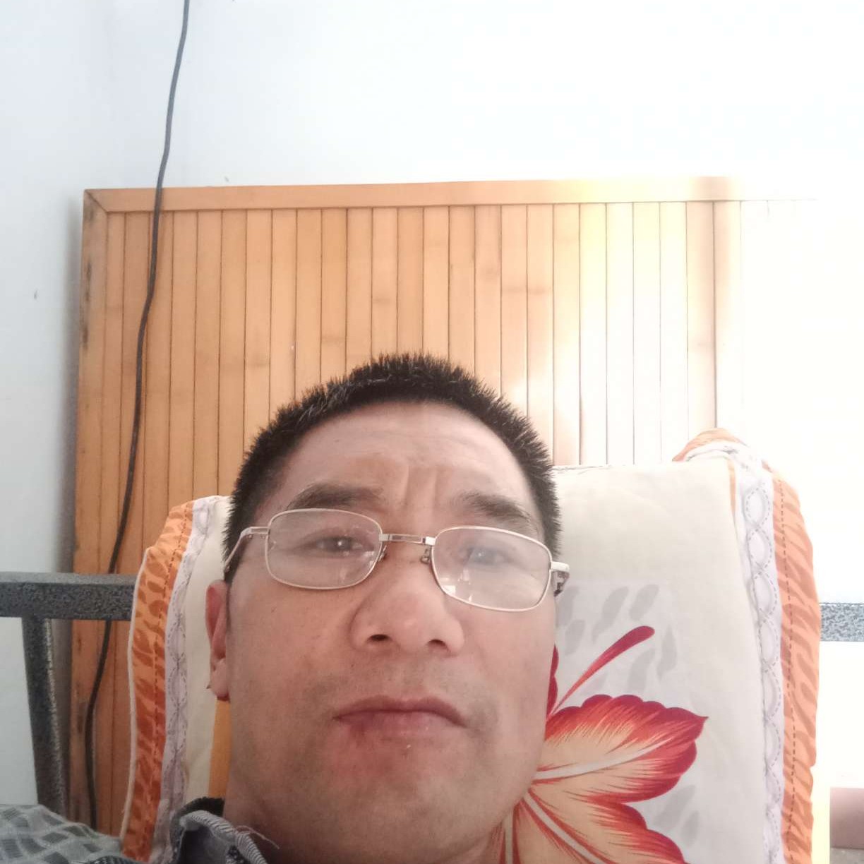 跳跃請睫毛膏的照片