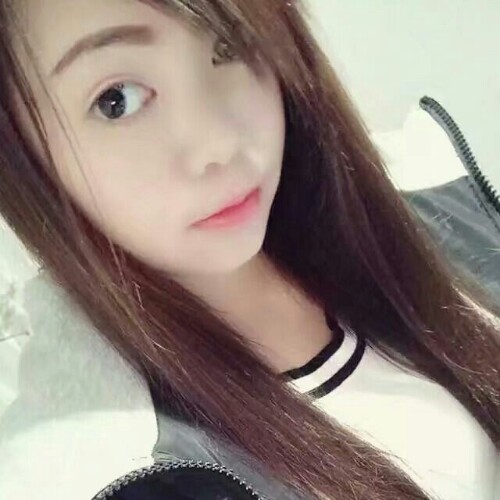 期待爱情的女孩的照片