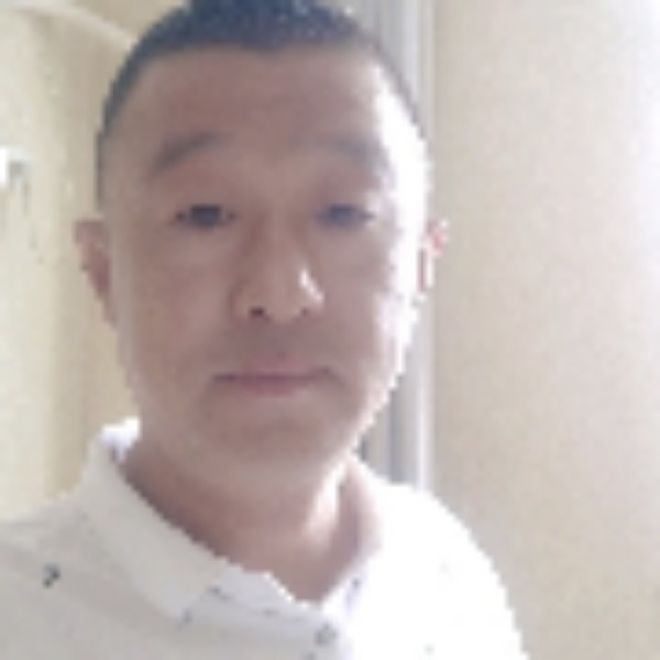 巨人苦恋迷人的照片