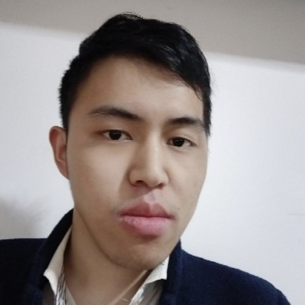 若溪蹙眉潇洒的照片