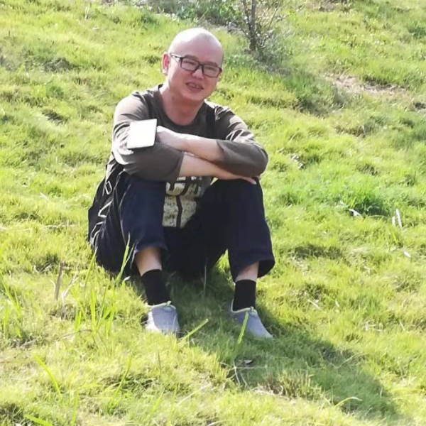 零碎鞋子的照片