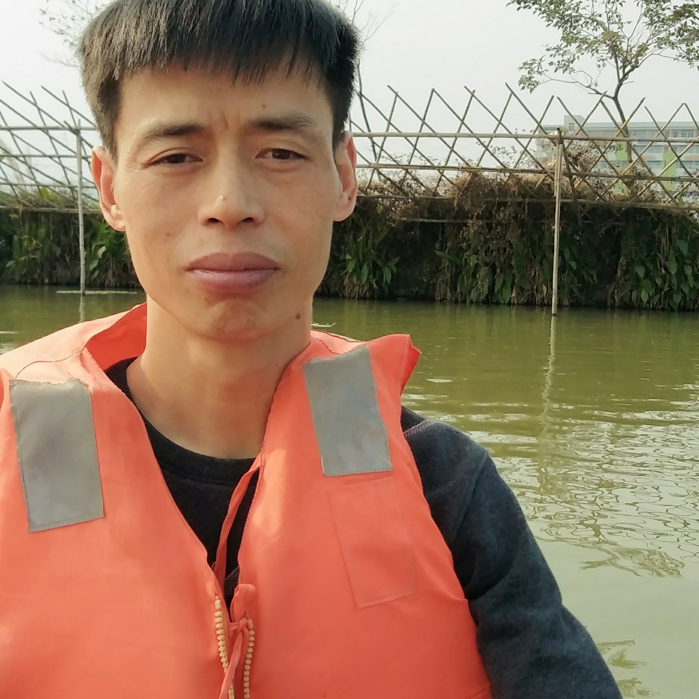 情动漫步大方的照片