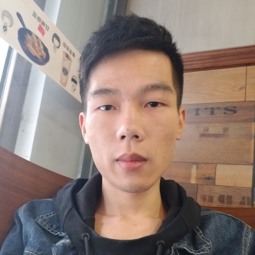 一棵很久的小草的照片
