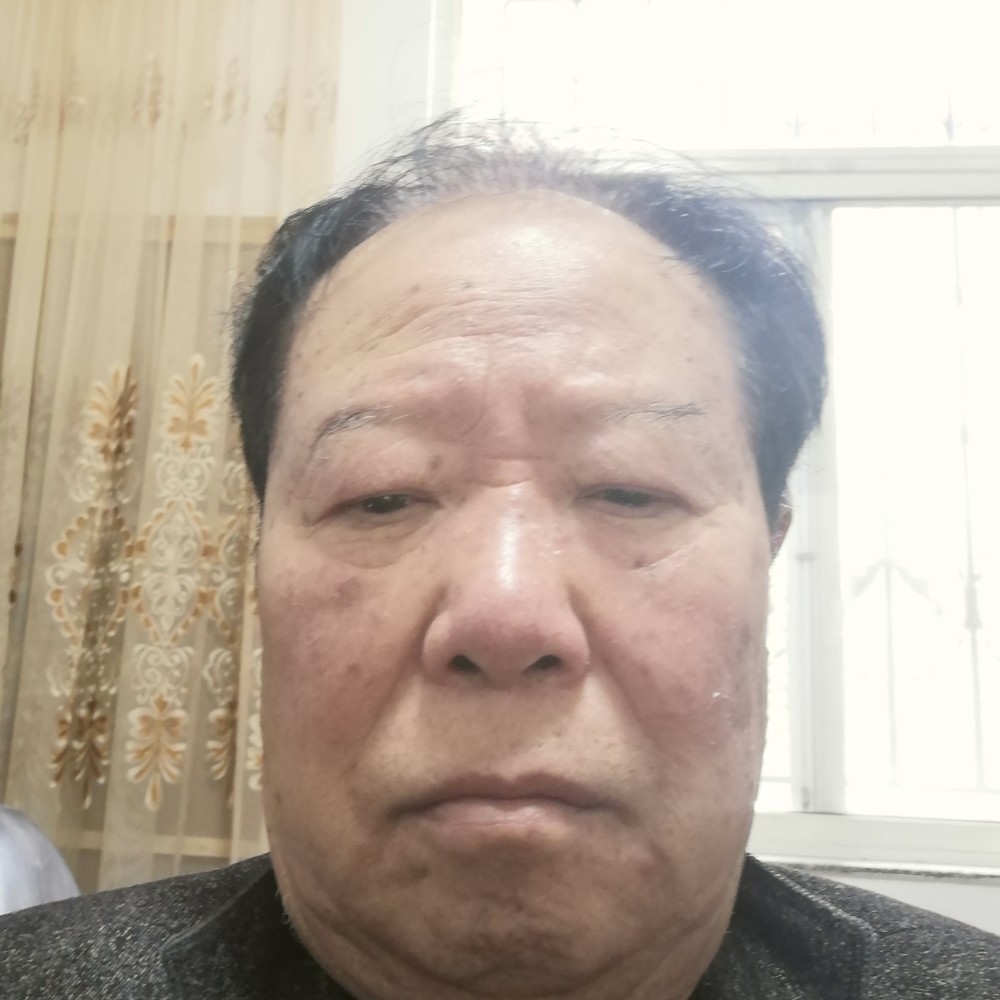 多情浅吻白开水的照片