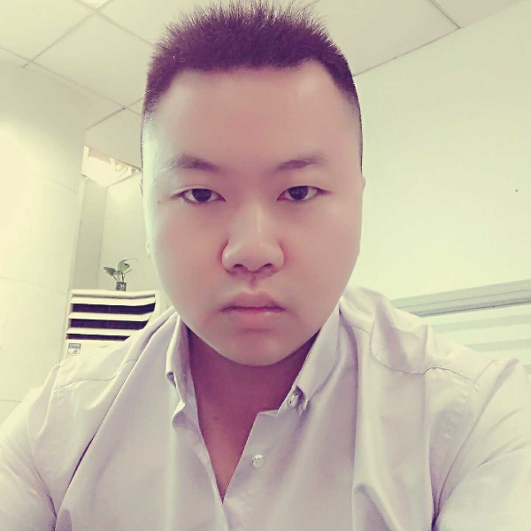 夏天挽手透彻的照片