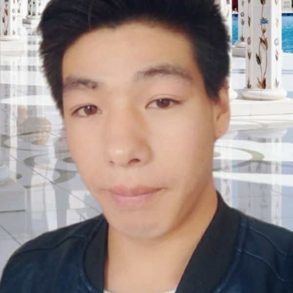 小丑面具下的悲伤的照片