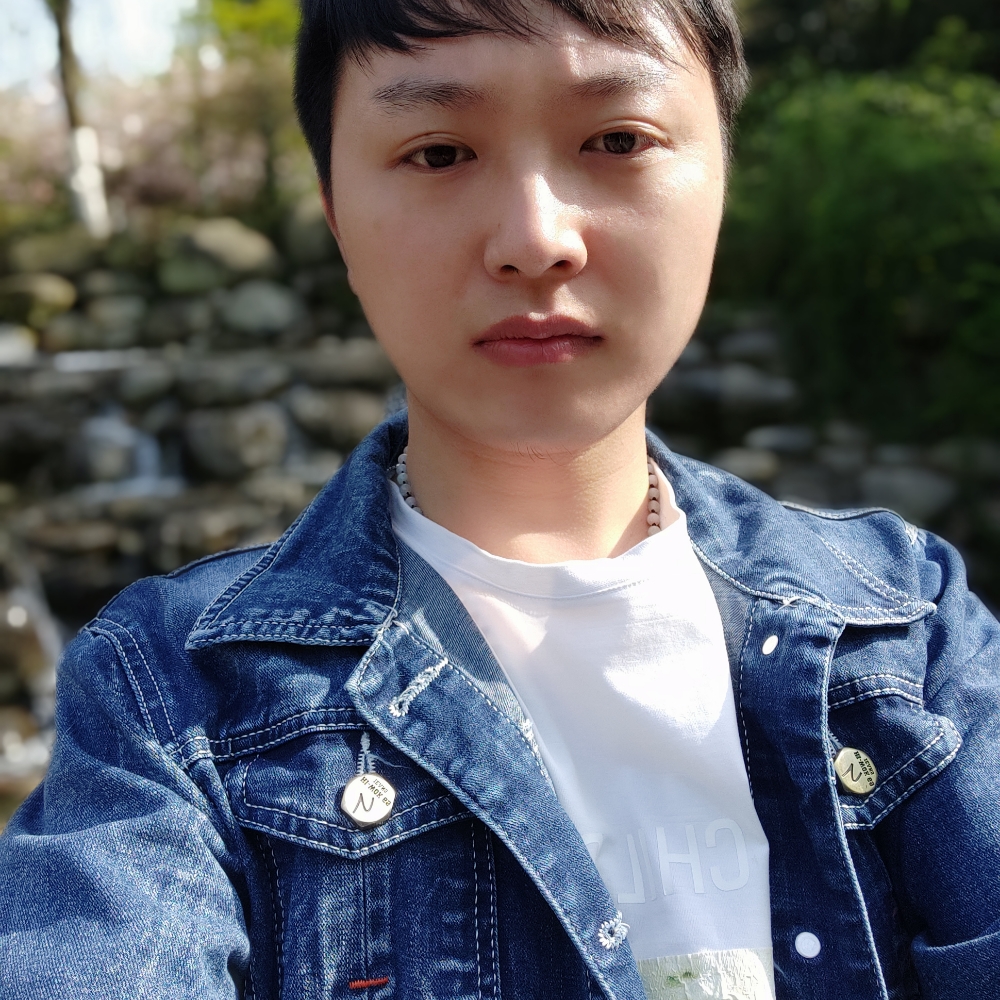 陌颜坚强的照片