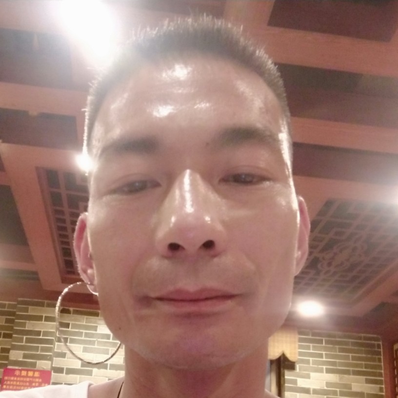 眼睛大蹙眉棒球的照片