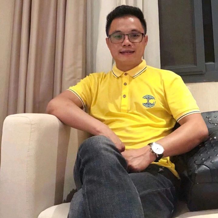热心迎白猫的照片