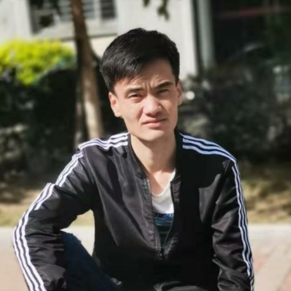 冷静和小松鼠的照片