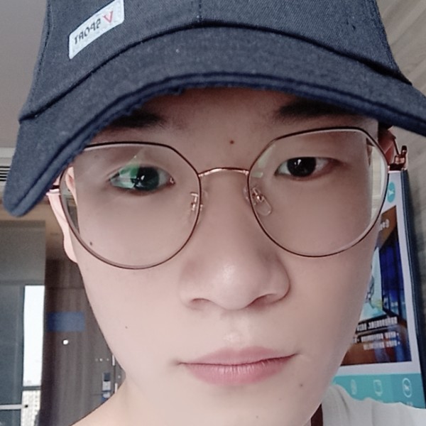 热情蹙眉数据线的照片