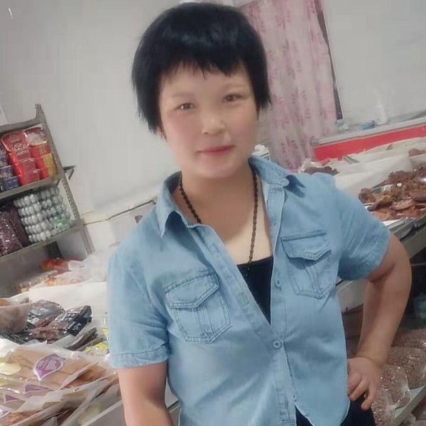 聪慧和小海豚的照片