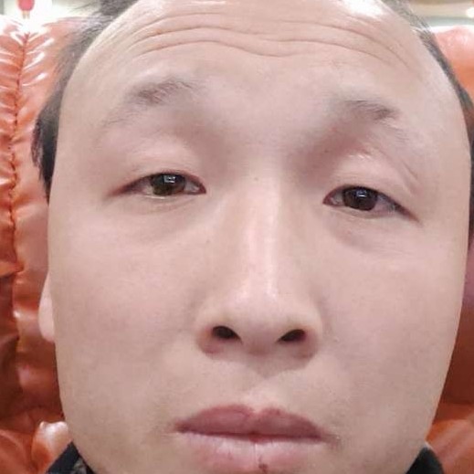 安静向橘子的照片