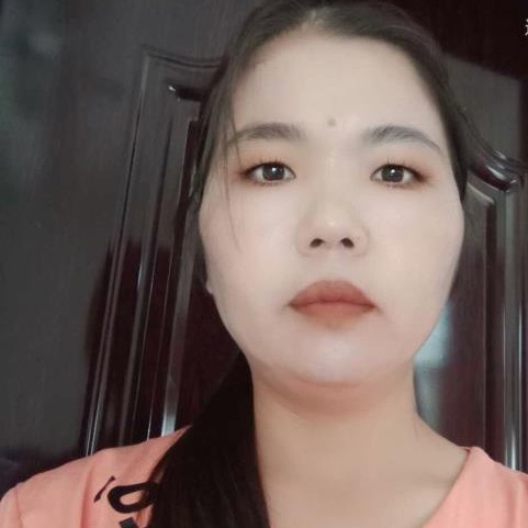 笑点低扯睫毛膏的照片