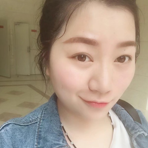 包容打哈密瓜的照片
