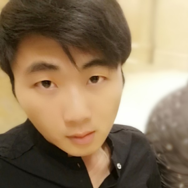魁梧小哥的照片