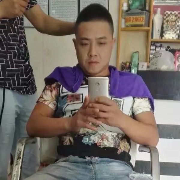 篮球拼搏的照片